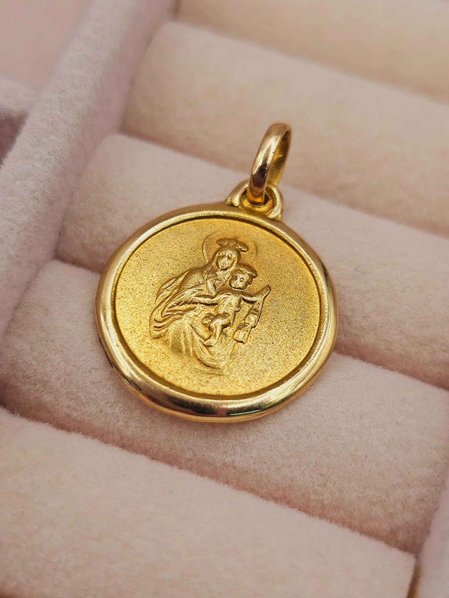 Colgante medalla virgen de Carmen 1.7 cm 2.2 grs Oro 18k 1