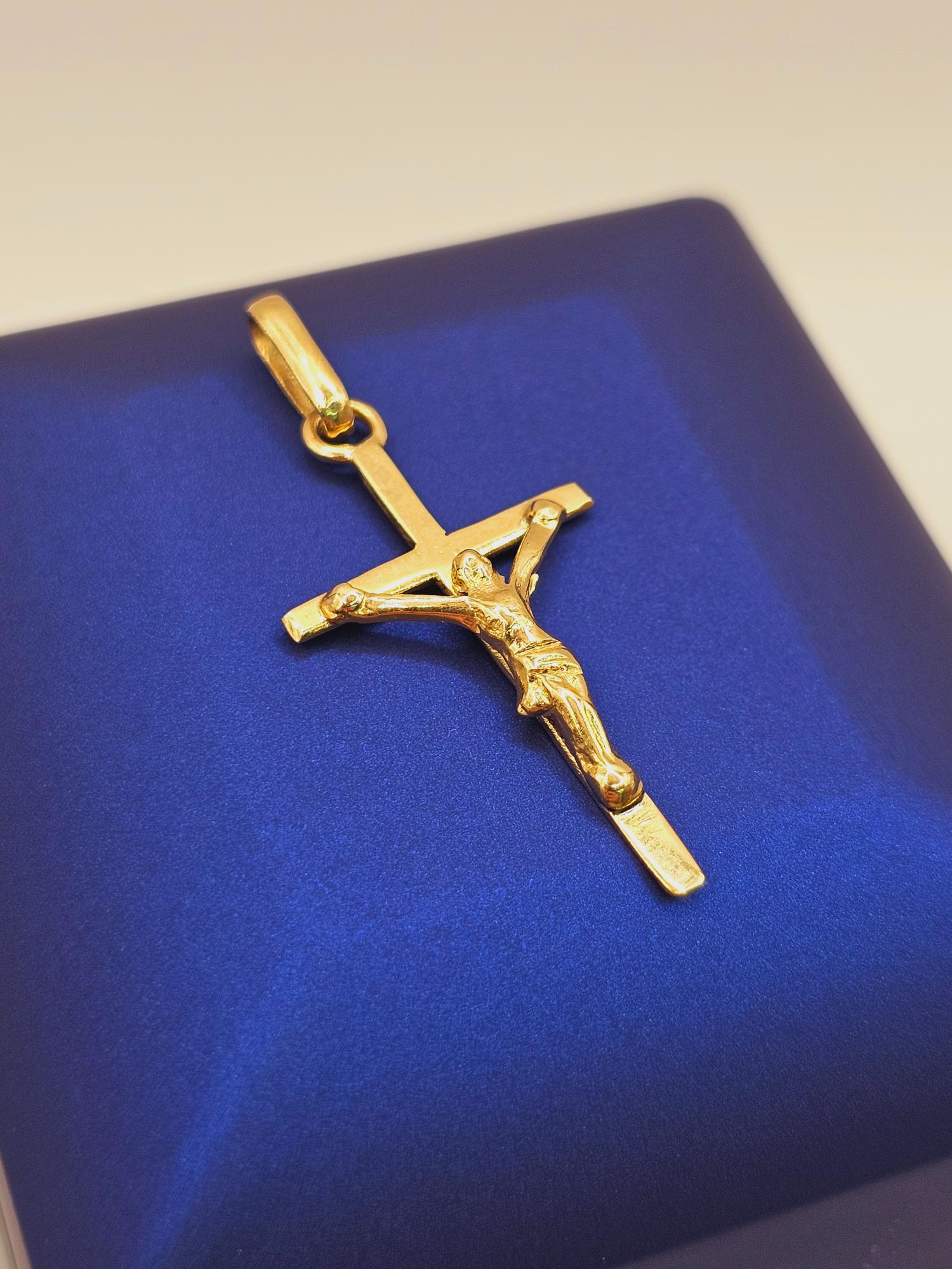 Colgante cruz con Cristo 3 cm 1.5 grs Oro 18k 4
