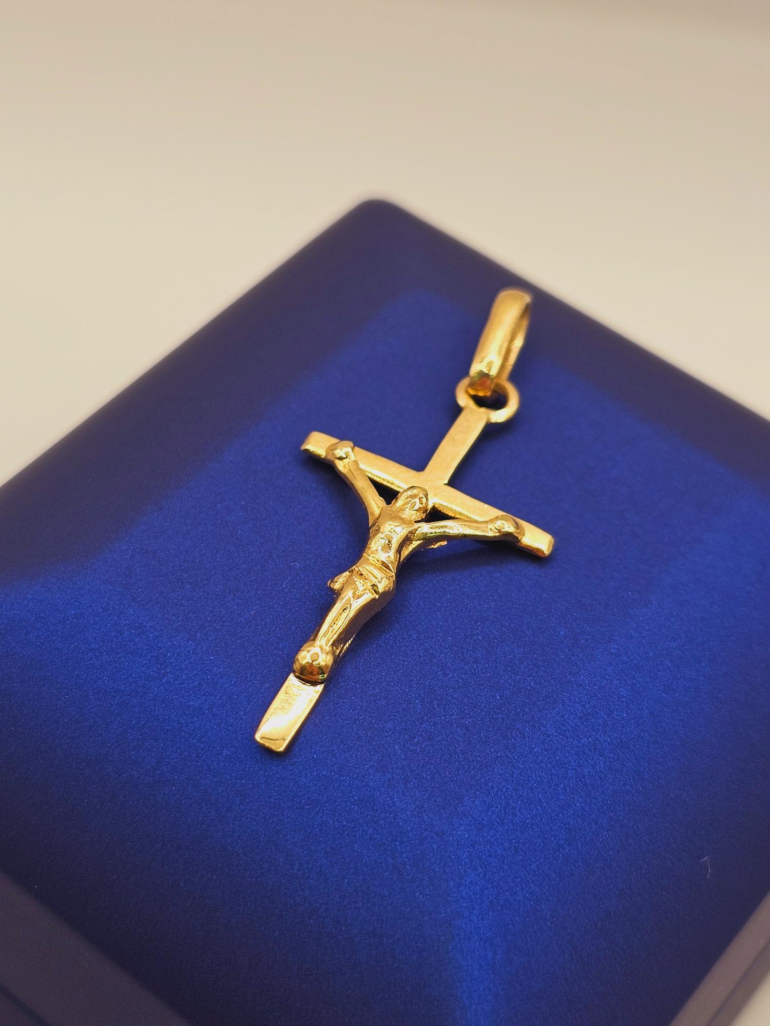 Colgante cruz con Cristo 3 cm 1.5 grs Oro 18k 3