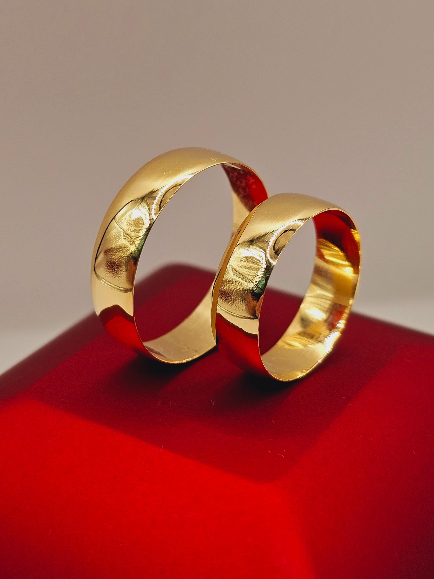 Argollas media caña 6 mm 6 grs Oro 18k 3