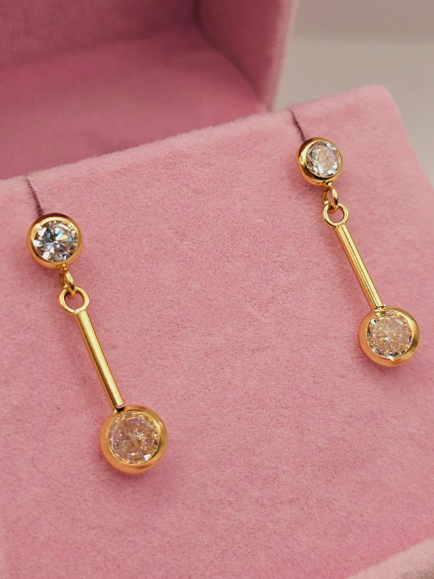 Aros colgante palito circón 2.7 cm 2 grs Oro 18k 4