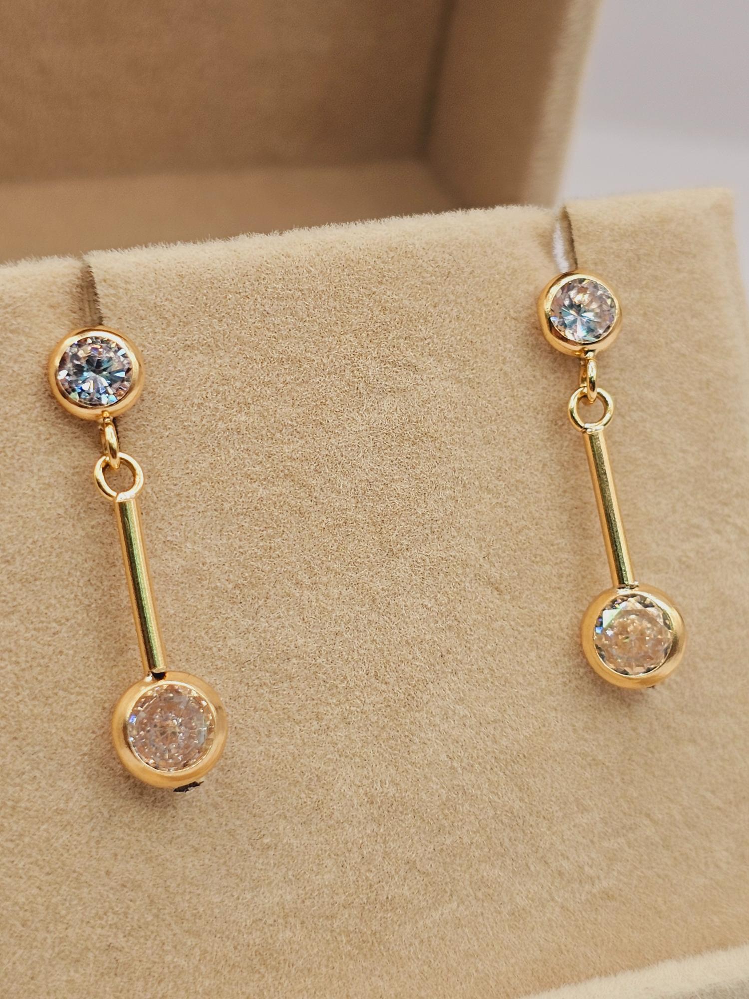 Aros colgante palito circón 2.7 cm 2 grs Oro 18k 5