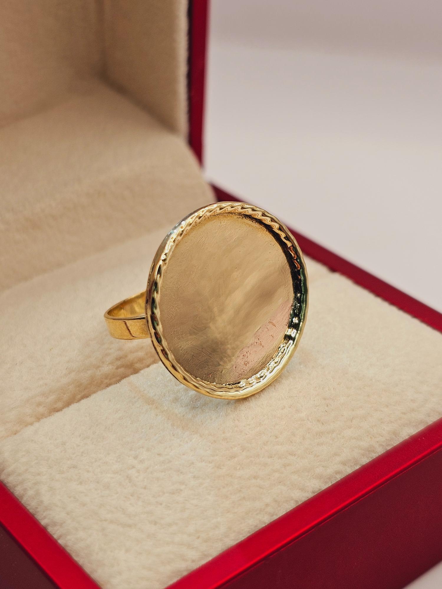 Anillo tazo redondo 2 cm 3.5 grs Oro 18k 4