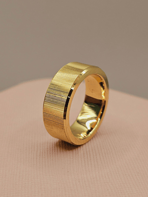 Anillo mil rayas 8 mm 18 grs Oro 18k