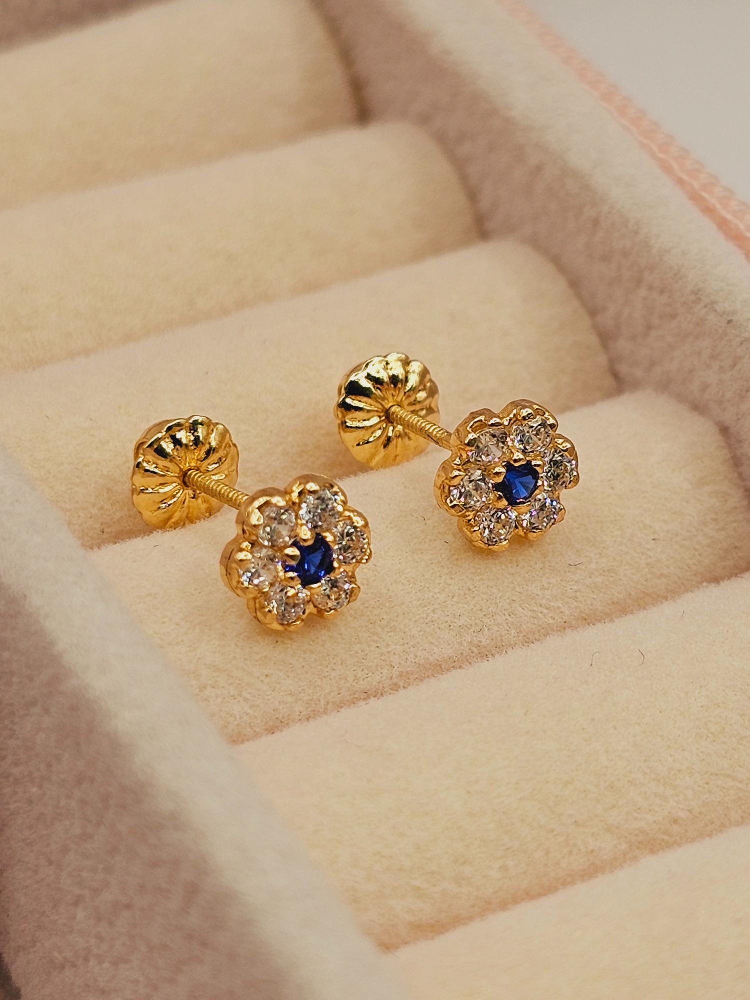 Aros roseta zafiro 6 mm 1.1 grs Oro 18k  1