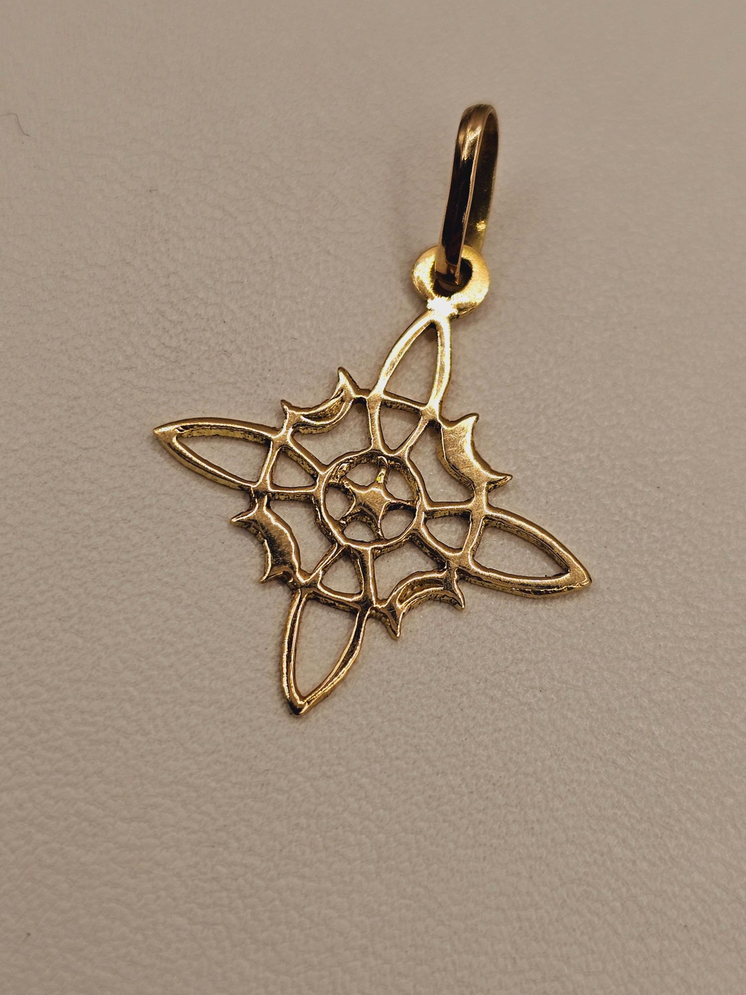 Colgante nudo de bruja 2.1 cm 1.1 grs Oro 18k 2