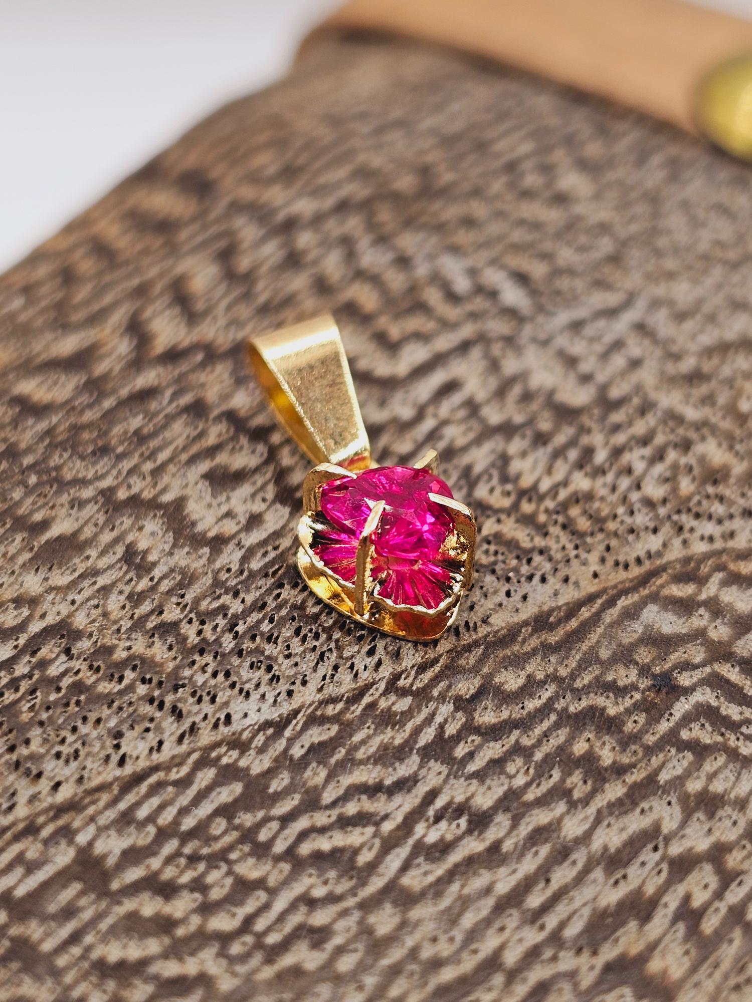 Colgante chaton corazón rubí 1.4 cm 1.1 grs Oro 18k 4