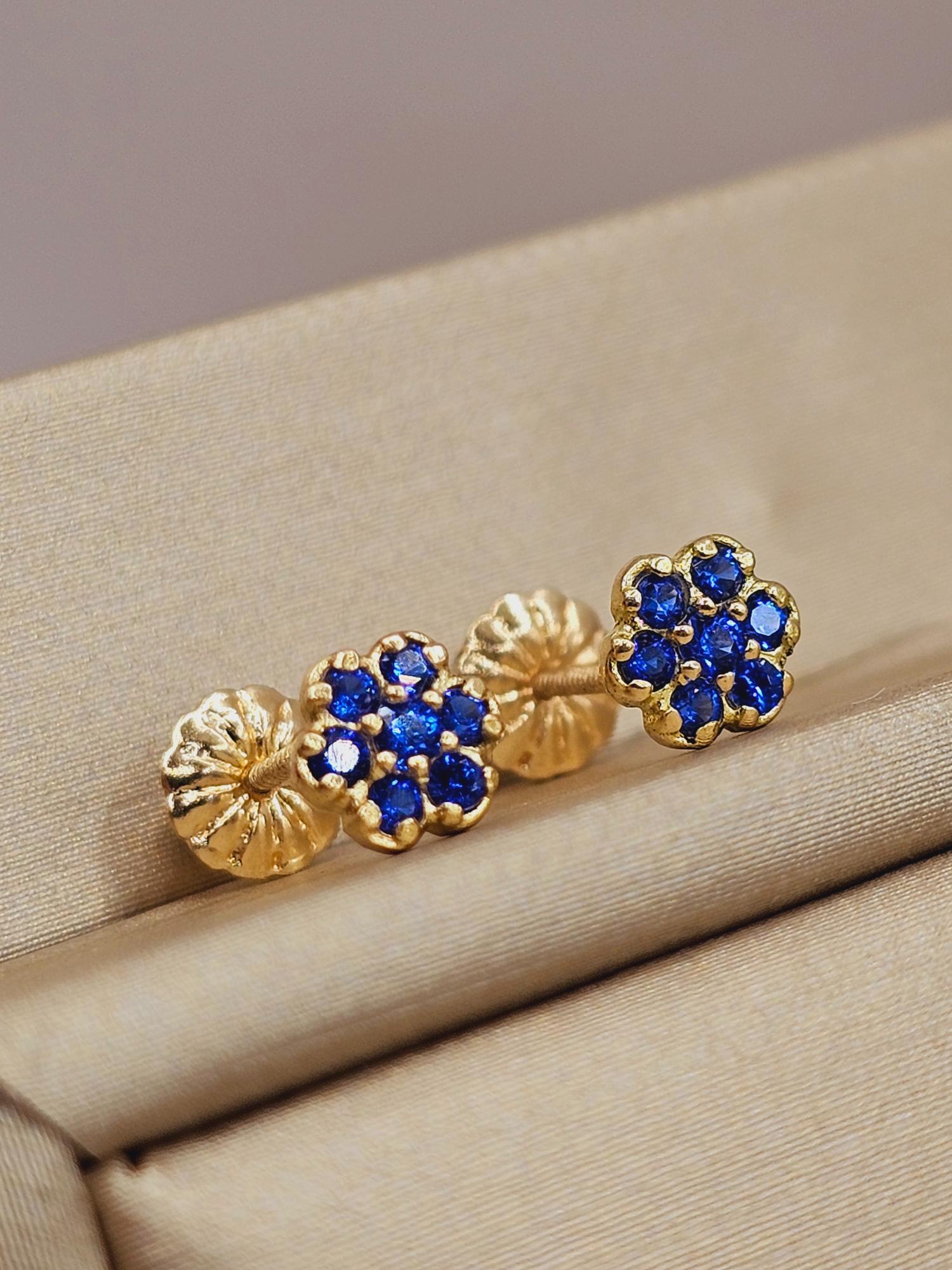 Aros roseta zafiro 6 mm 1.1 grs Oro 18k 1