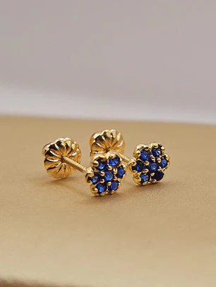 Aros roseta zafiro 6 mm 1.1 grs Oro 18k