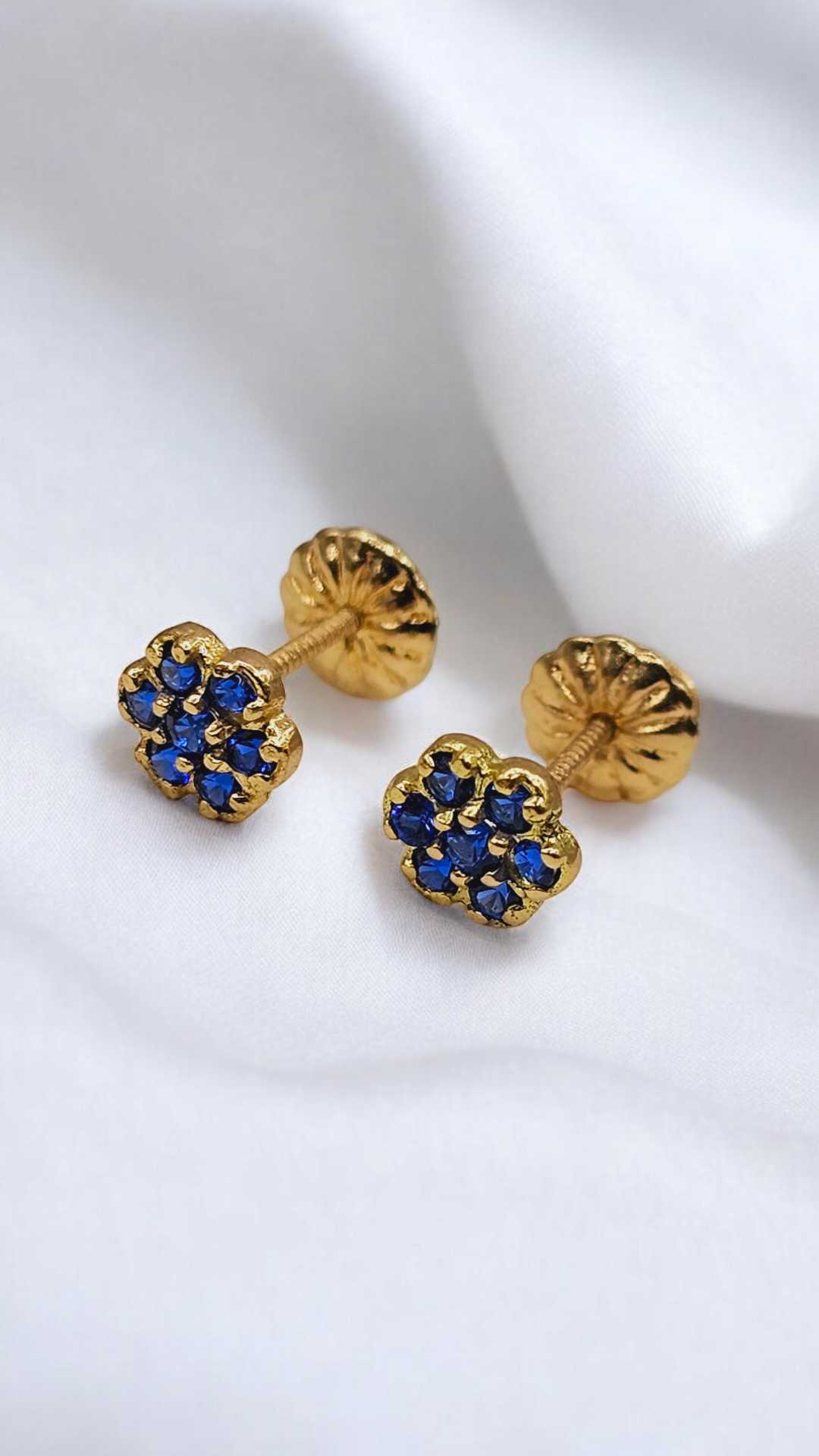 Aros roseta zafiro 6 mm 1.1 grs Oro 18k 7