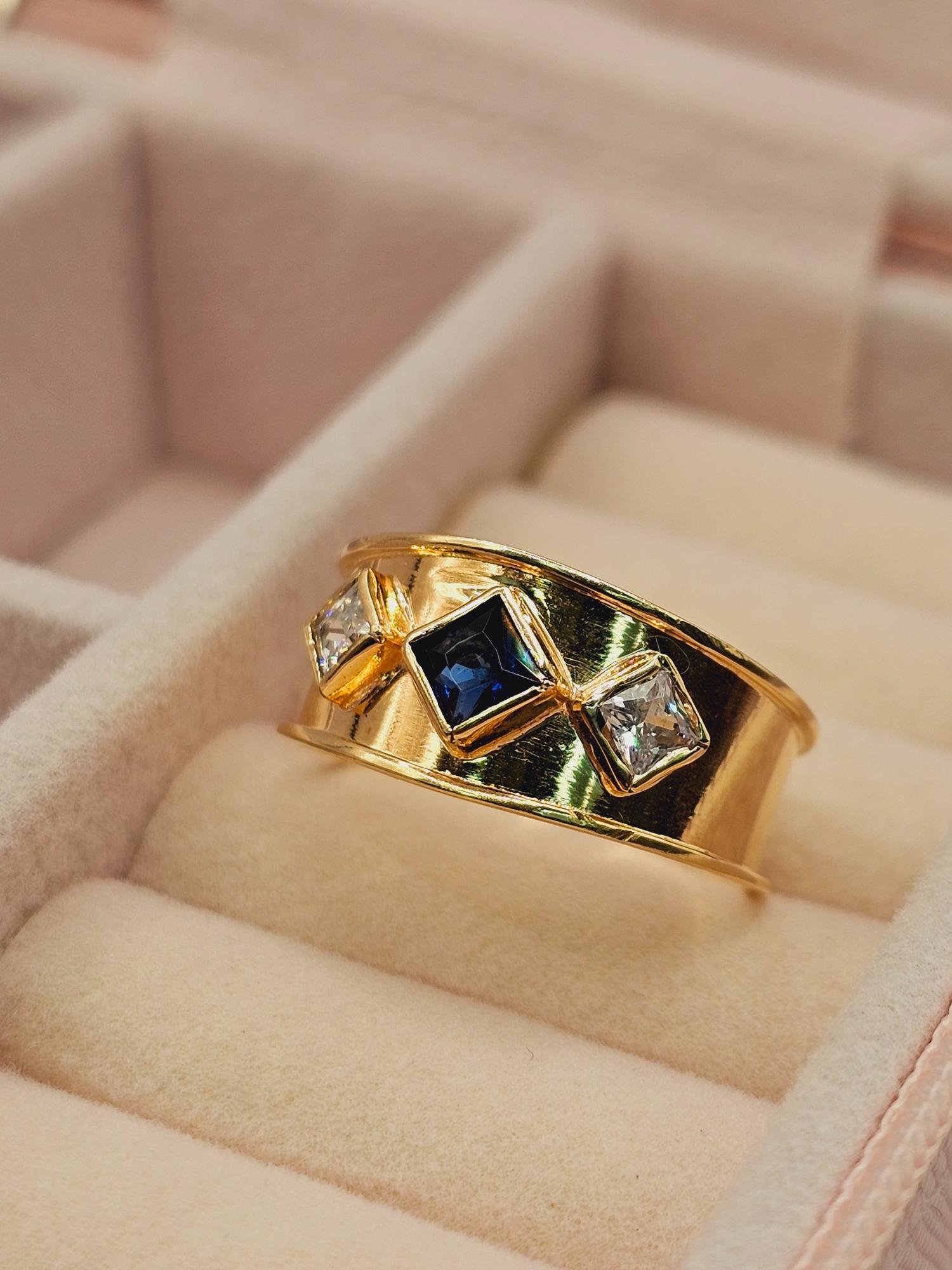 Anillo rombos zafiro y circones 3.4 grs Oro 18k 2