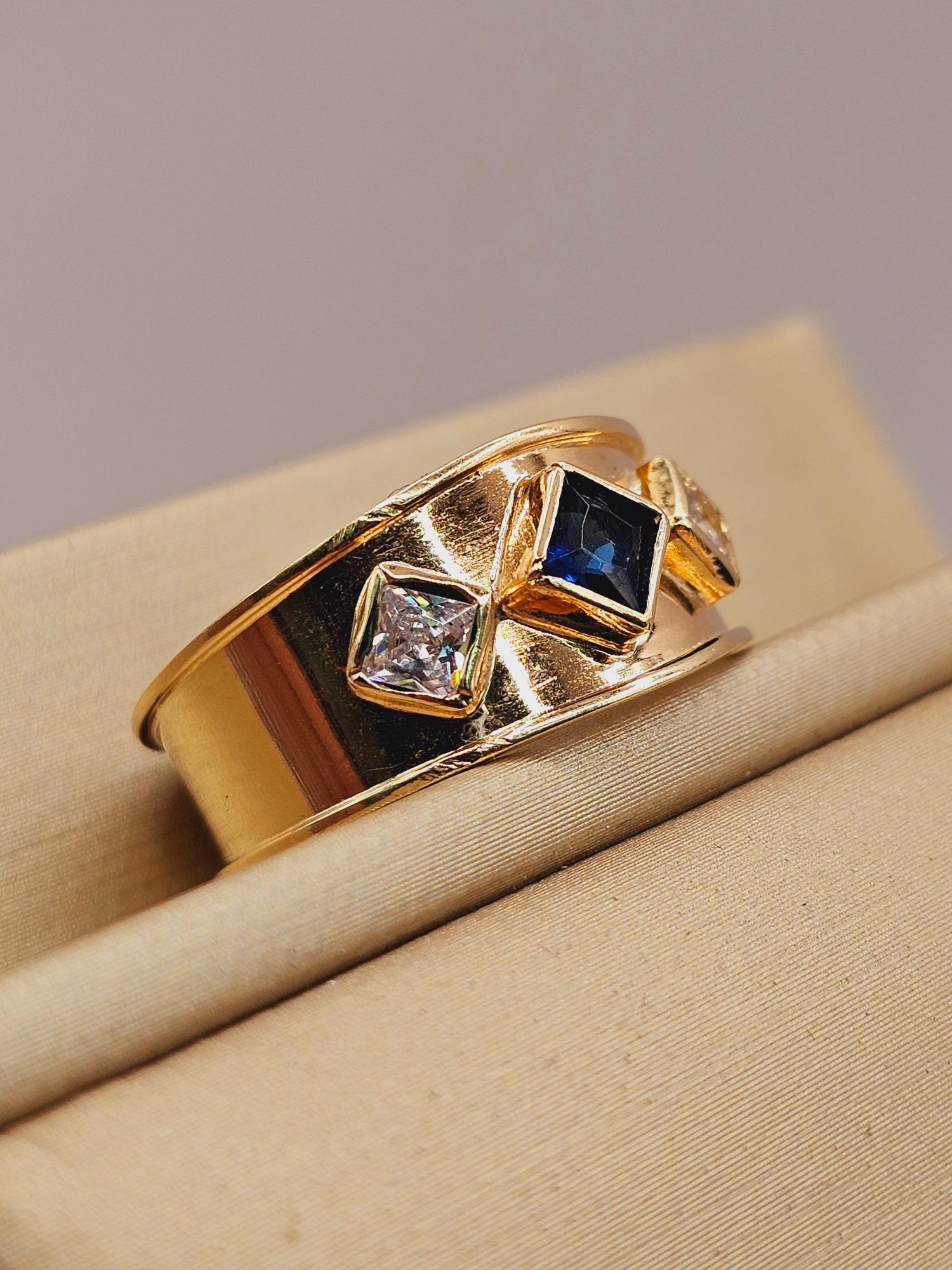 Anillo rombos zafiro y circones 3.4 grs Oro 18k 4