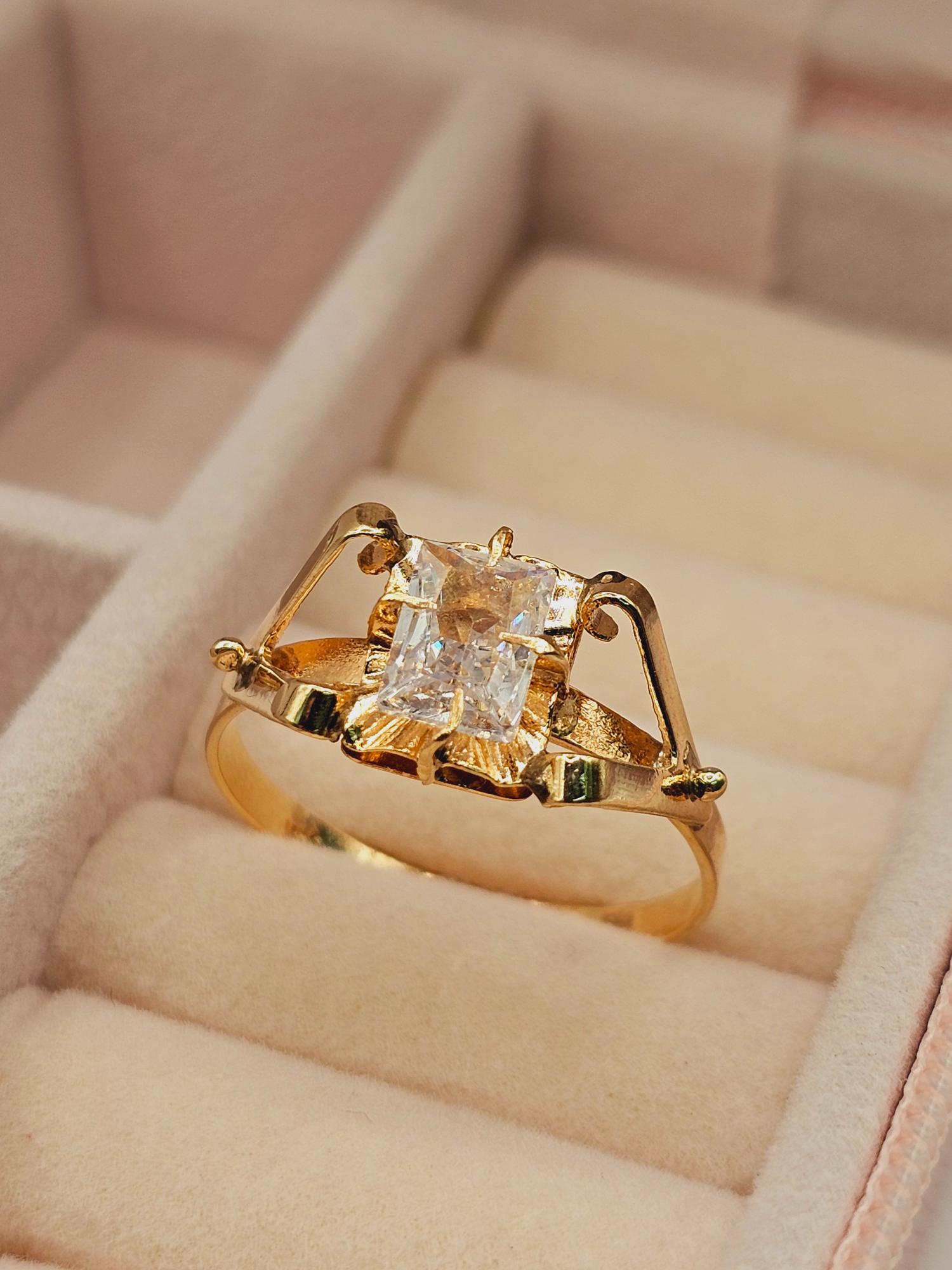 Anillo chatón garra circón 2.6 grs Oro 18k 3