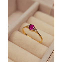 Anillo princesa Rubí y circones 1.7 grs Oro 18k