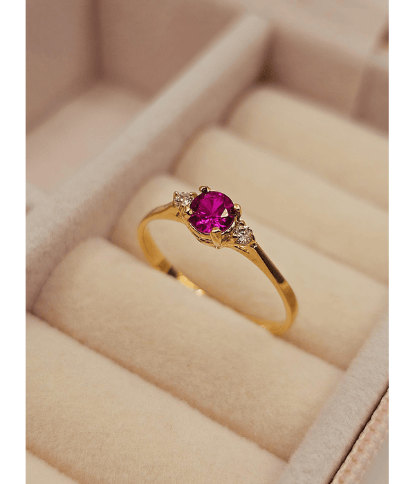 Anillo princesa Rubí y circones 1.5 grs Oro 18k