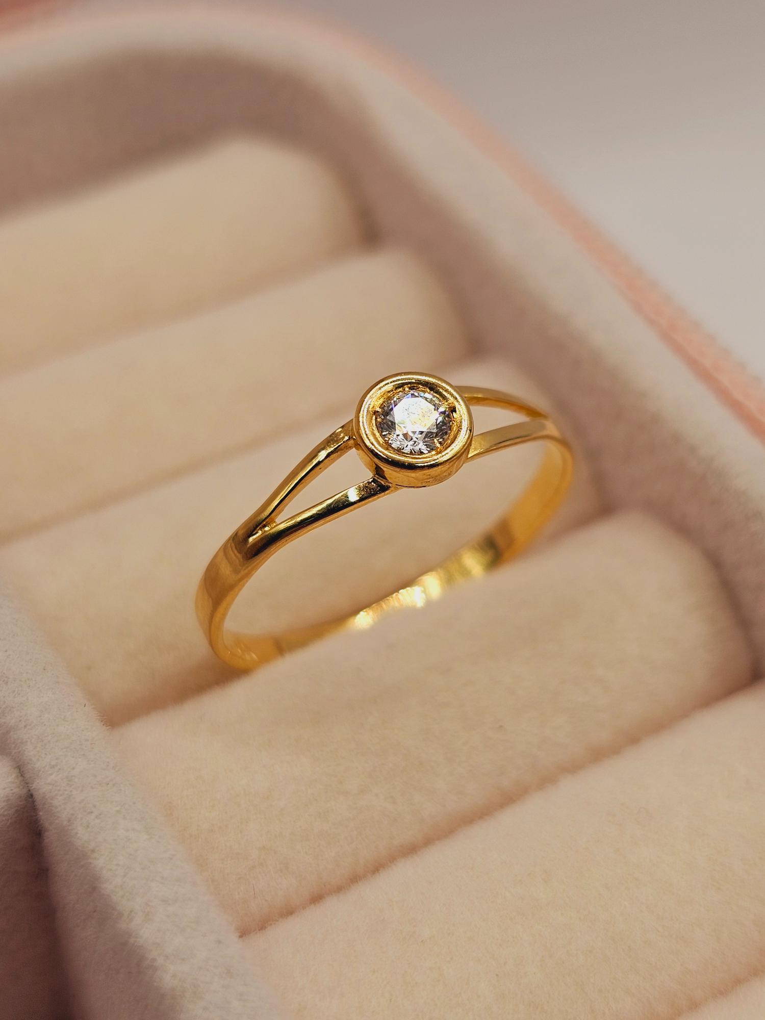 Anillo punto de luz circón 1.5 grs Oro 18k 1