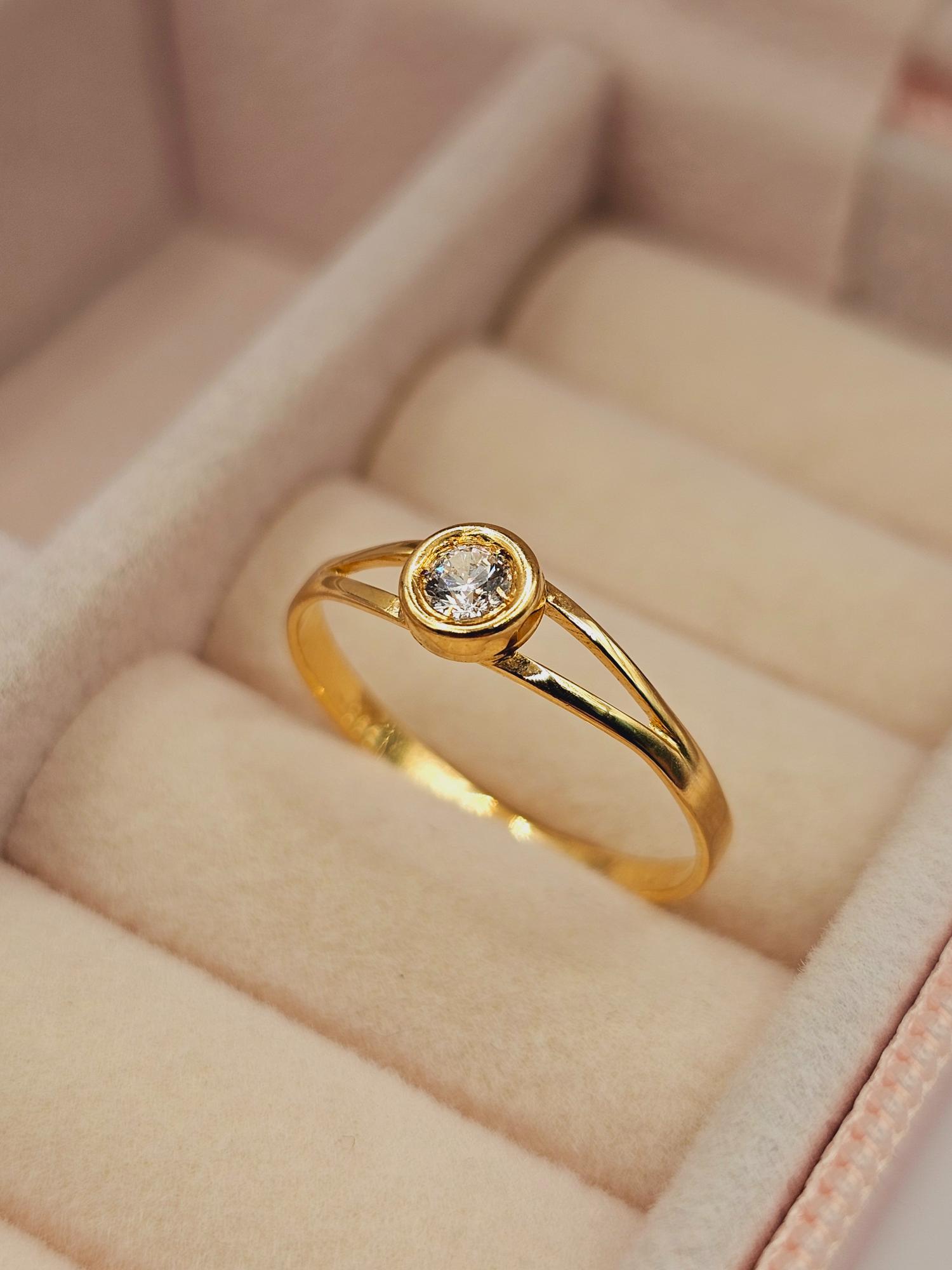 Anillo punto de luz circón 1.5 grs Oro 18k 2