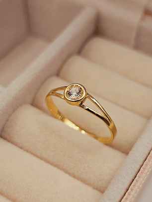 Anillo punto de luz circón 1.5 grs Oro 18k