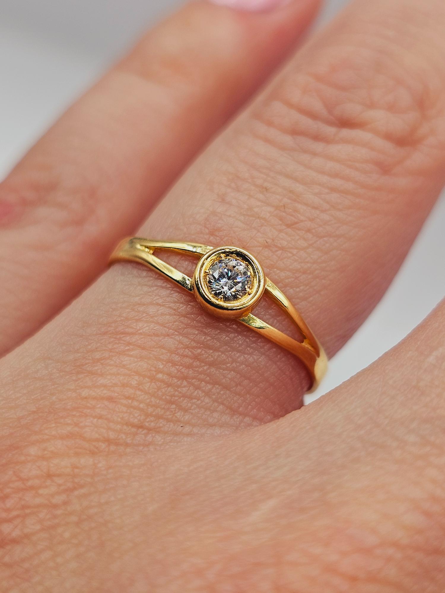 Anillo punto de luz circón 1.5 grs Oro 18k 3