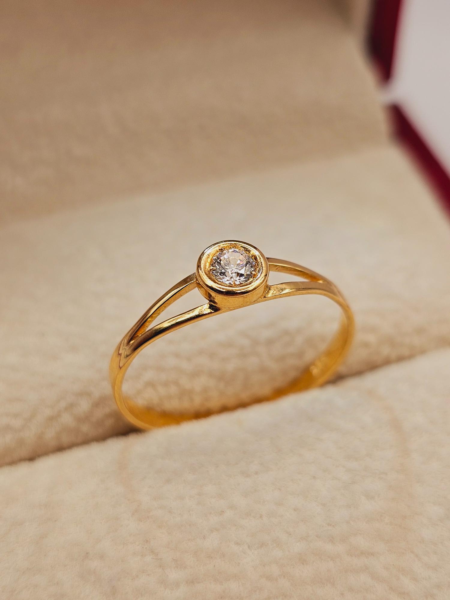 Anillo punto de luz circón 1.5 grs Oro 18k 4