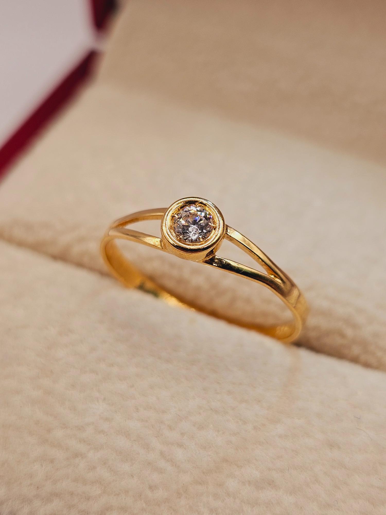 Anillo punto de luz circón 1.5 grs Oro 18k 5