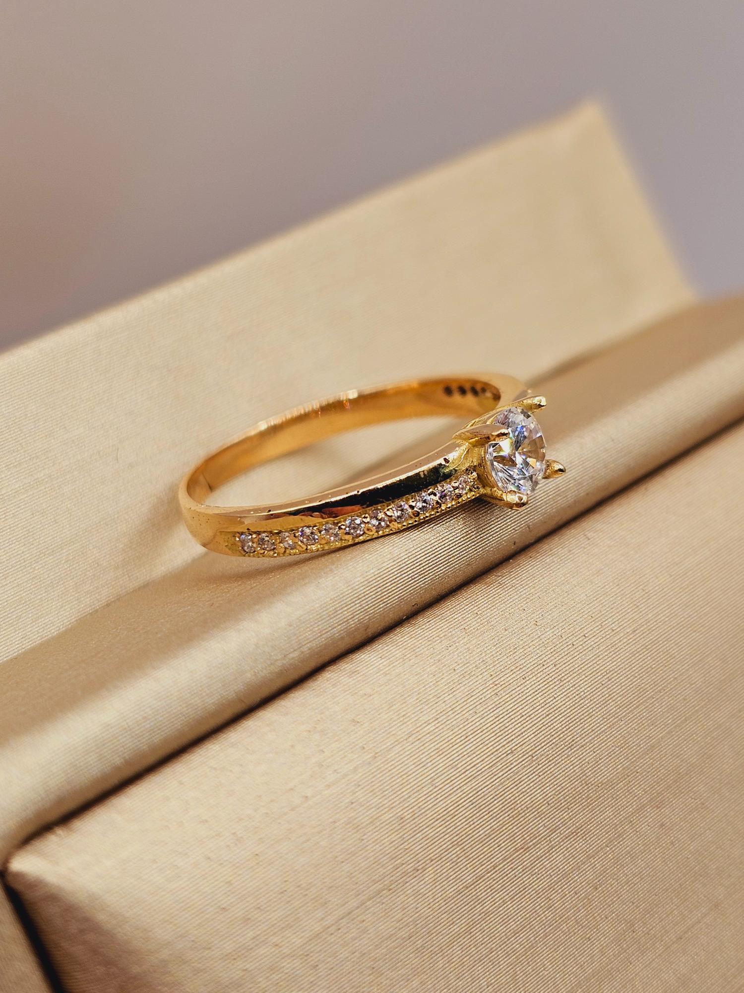 Anillo medio cintillo princesa 2.5 grs Oro 18k 3