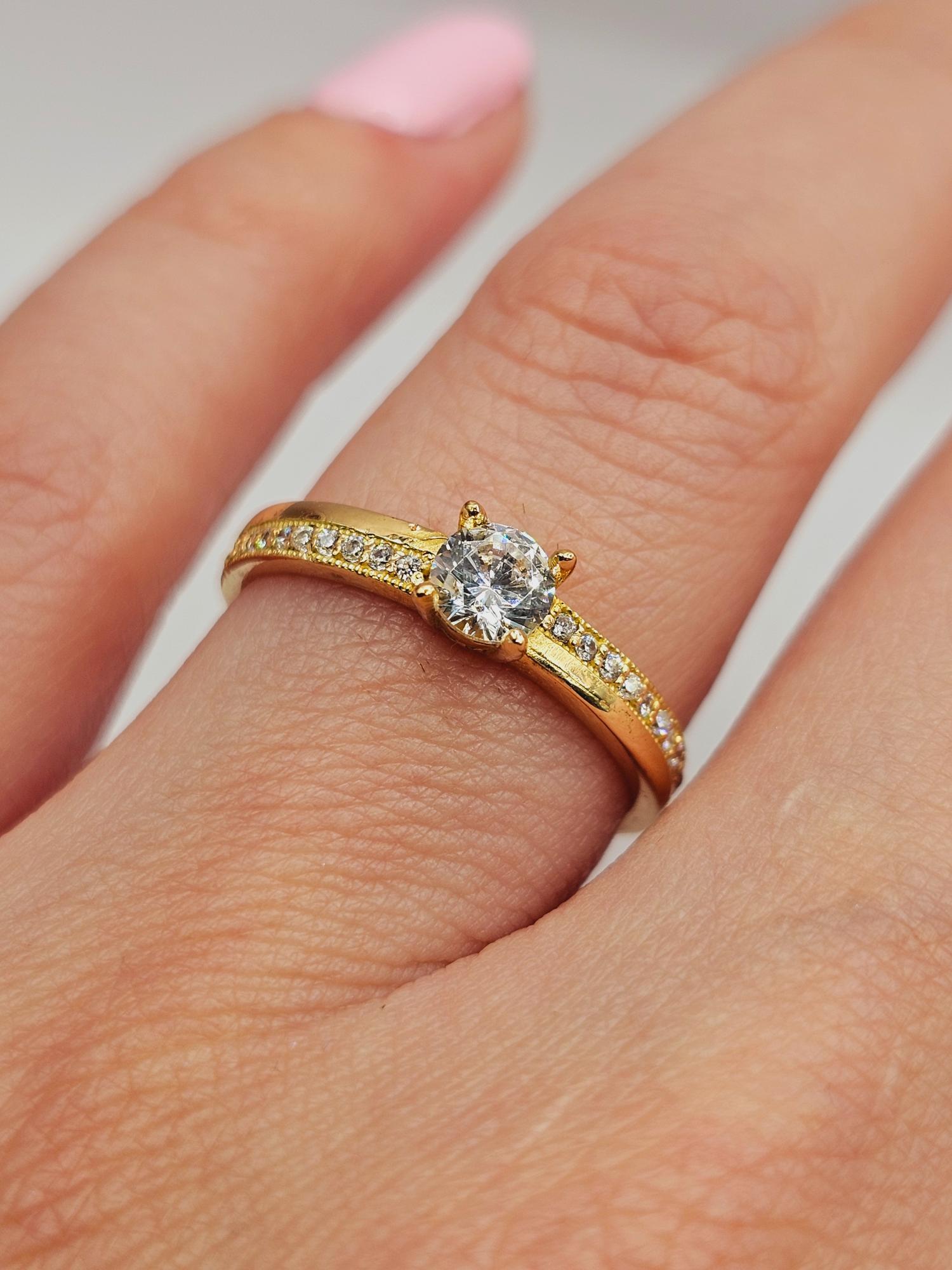 Anillo medio cintillo princesa 2.5 grs Oro 18k 2