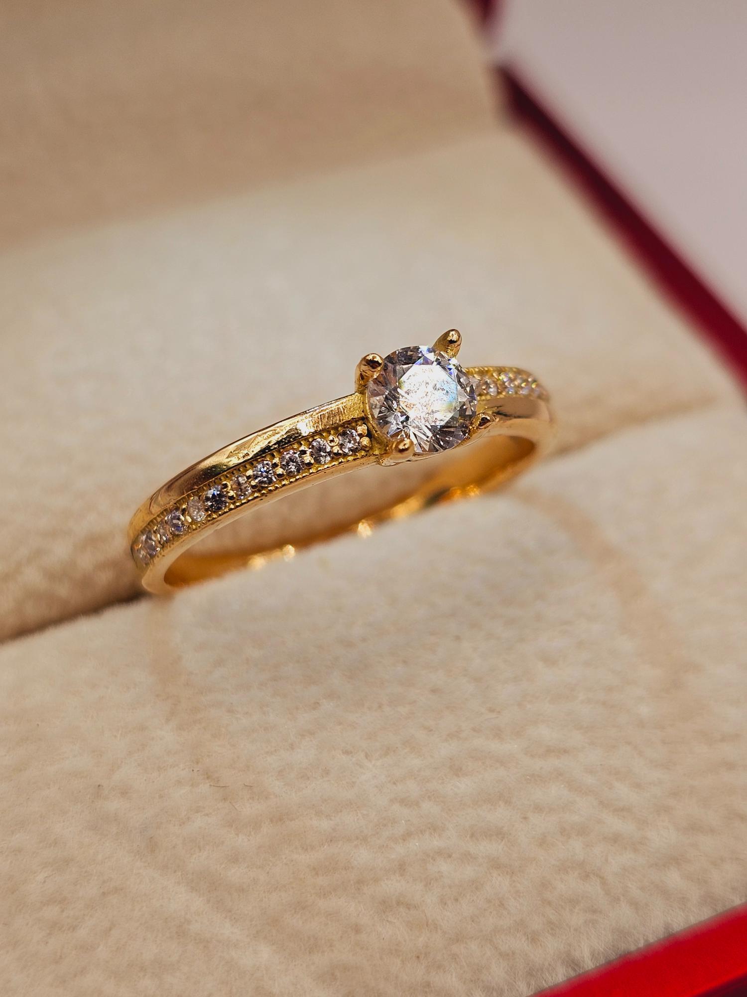 Anillo medio cintillo princesa 2.5 grs Oro 18k 1