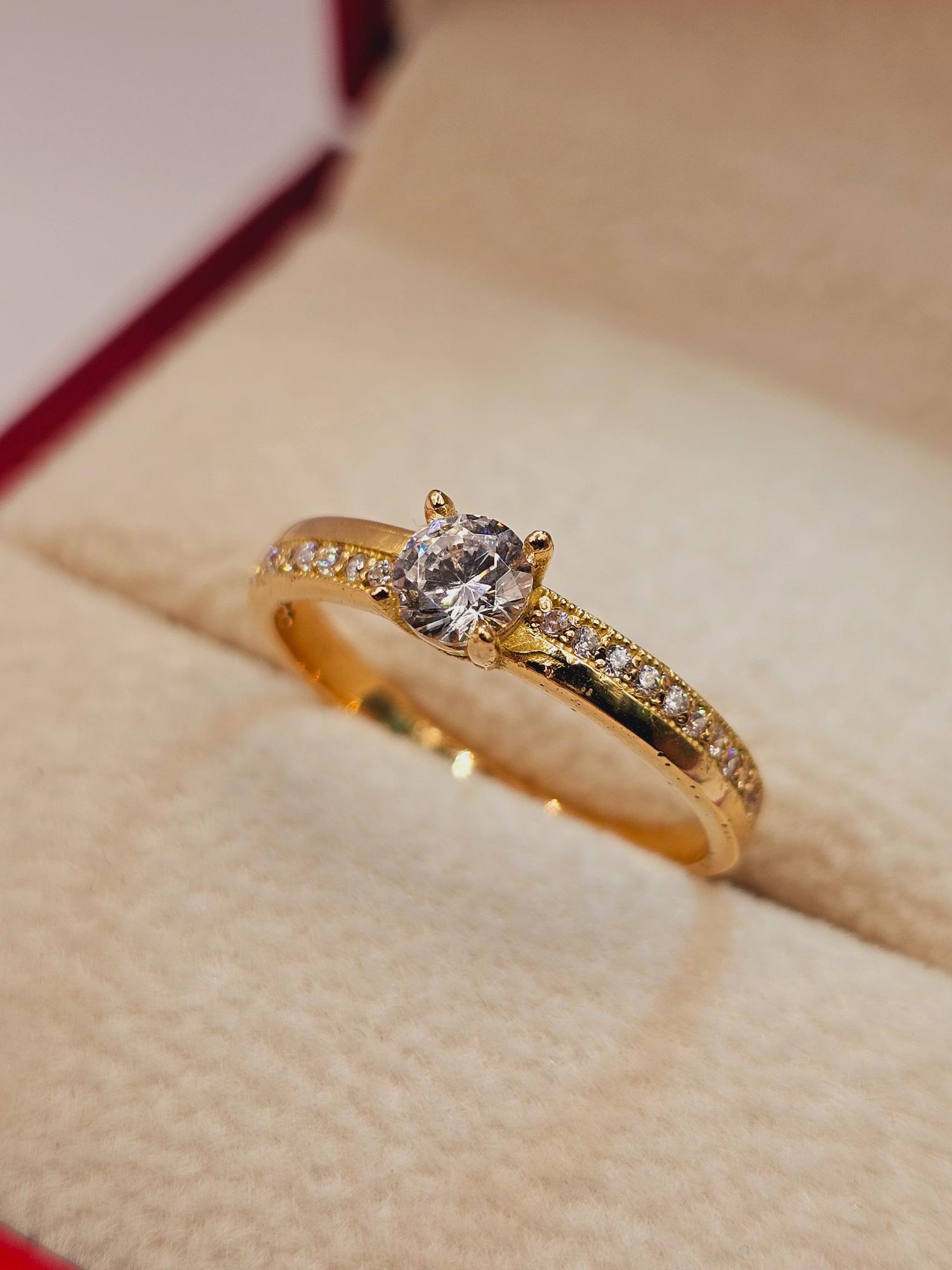 Anillo medio cintillo princesa 2.5 grs Oro 18k 4