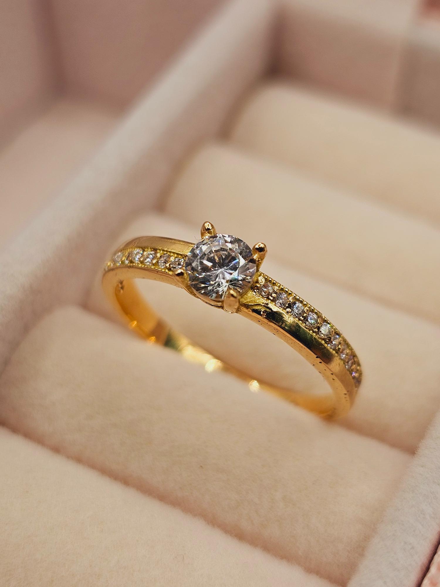 Anillo medio cintillo princesa 2.5 grs Oro 18k 5