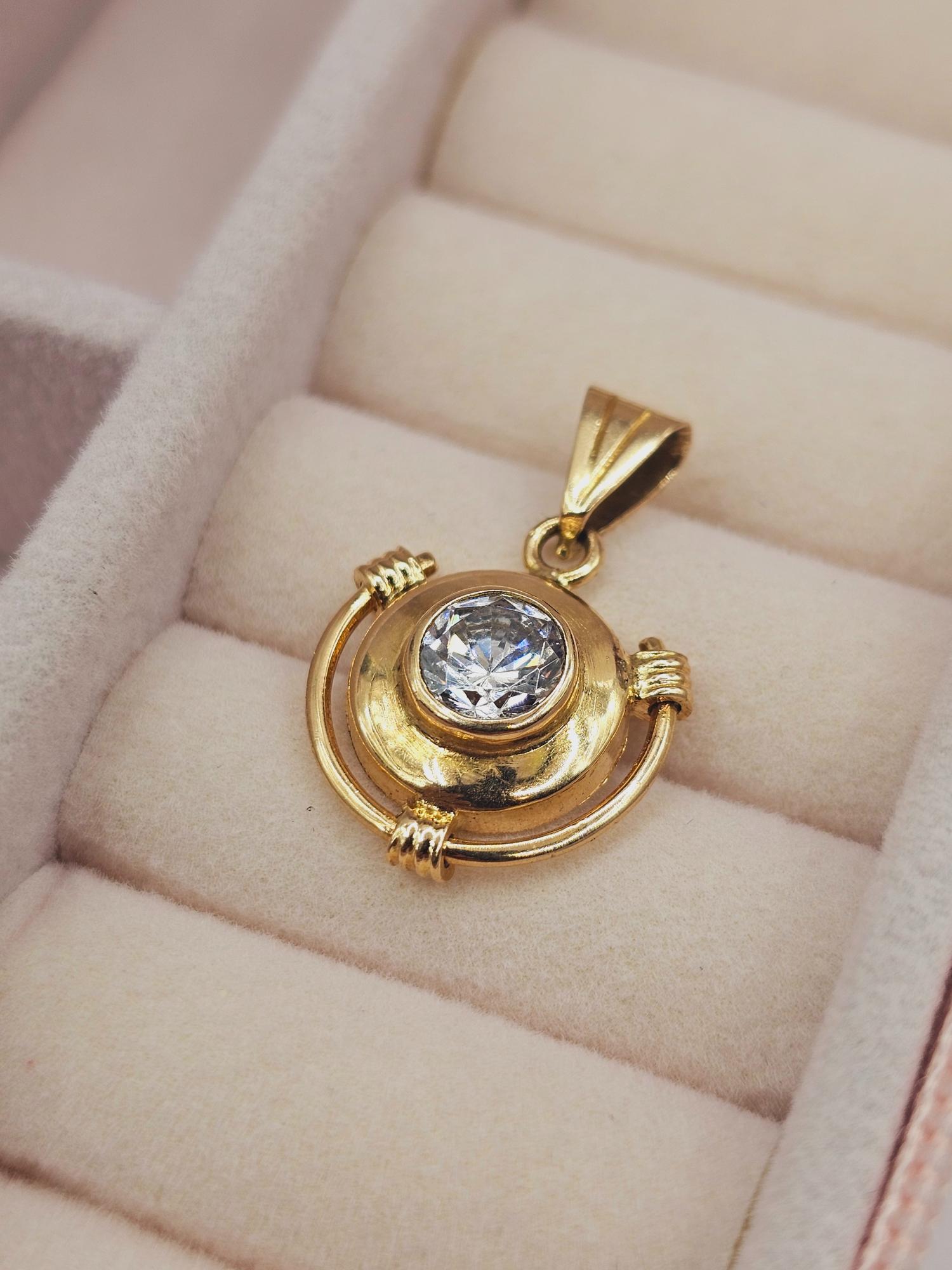 Colgante Punto de luz circón 2.2 cm 2 grs Oro 18k 2