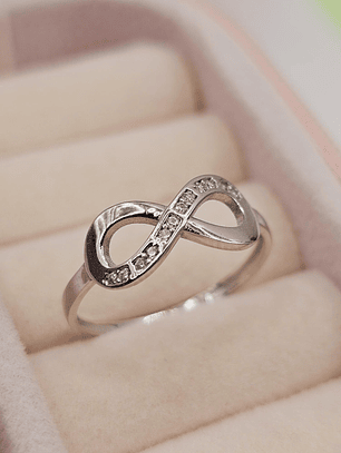 Anillo infinito con circones 2 grs Oro blanco 18k