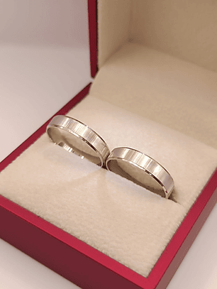 Argollas de matrimonio talladas mil rayas 4 mm 6 grs Oro blanco 18k