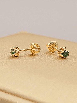 Aros chaton italiano esmeralda 5 mm 0.9 grs Oro 18k