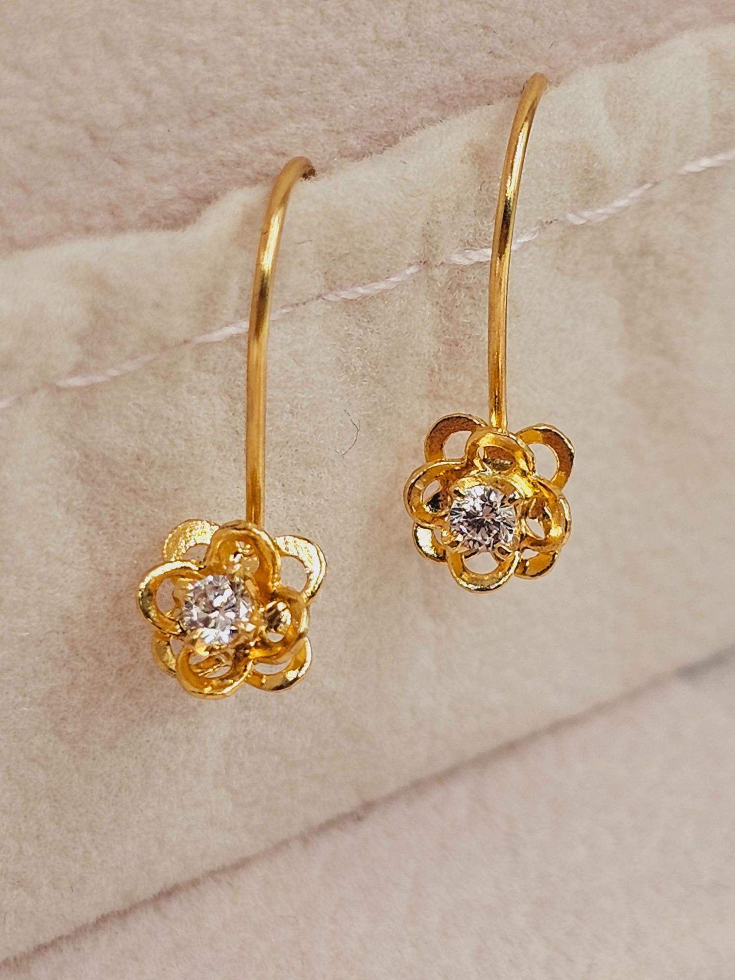 Aros doble flor con gancho y circón 1.9 cm 1.4 grs Oro 18k 2