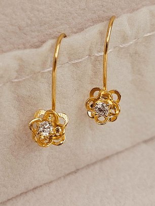 Aros doble flor con gancho y circón 1.9 cm 1.4 grs Oro 18k