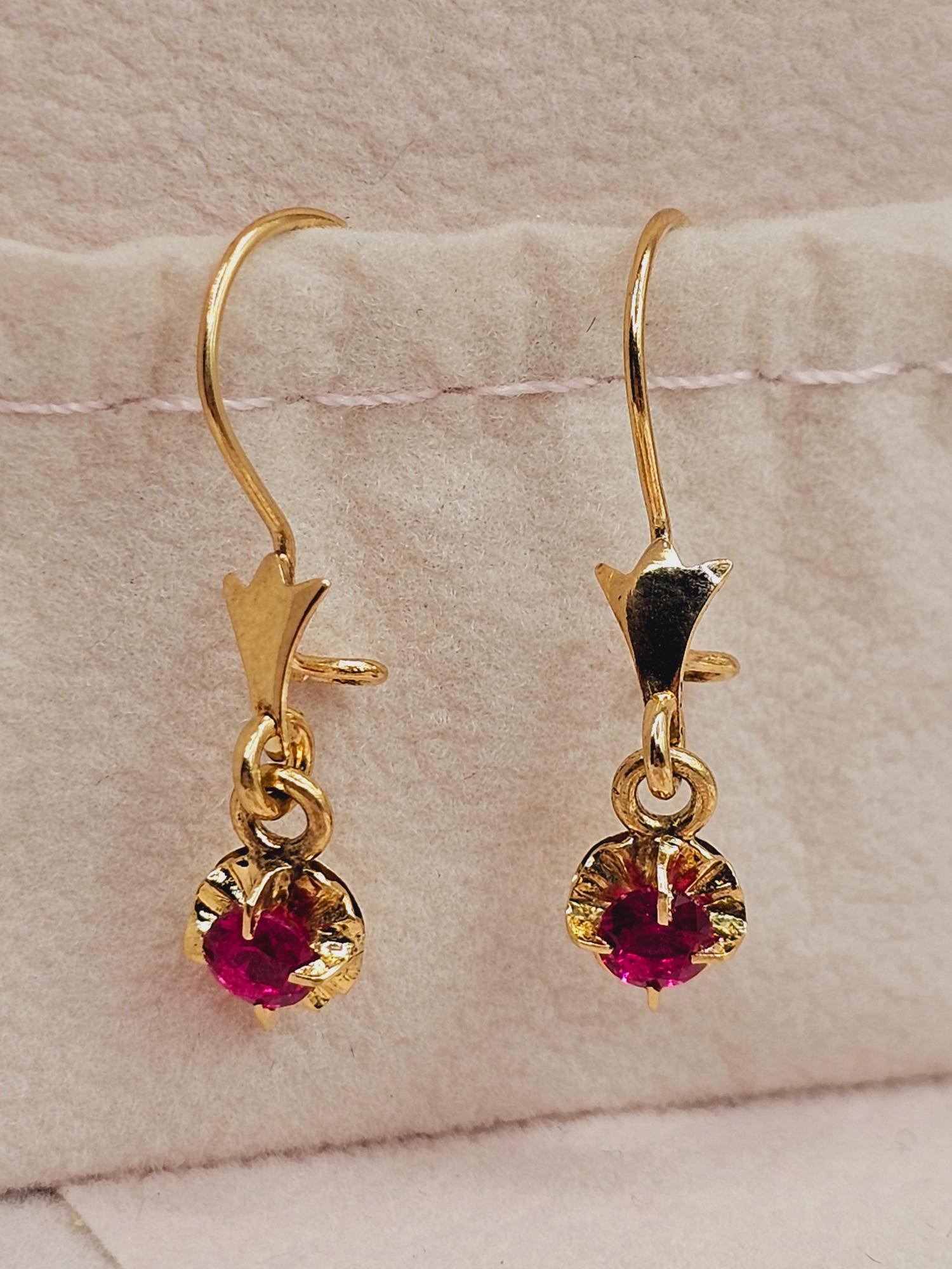 Aros Chatón redondo colgante con rubí 2.2 cm 2.5 grs Oro 18k 2