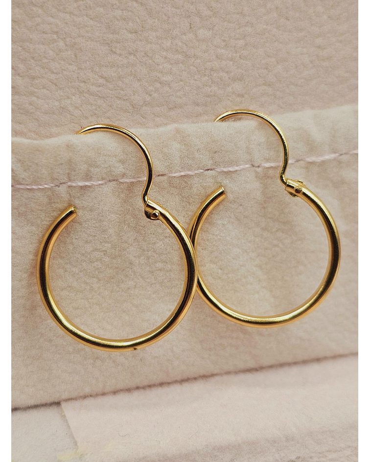 Aros argolla con gancho 2.8 cm 1.6 grs Oro 18k