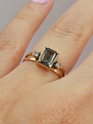 Anillo topacio verde y circones 2.6 grs Oro 18k