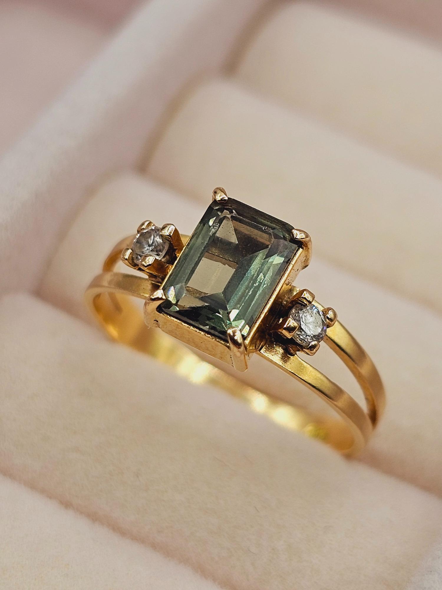 Anillo topacio verde y circones 2.6 grs Oro 18k 1