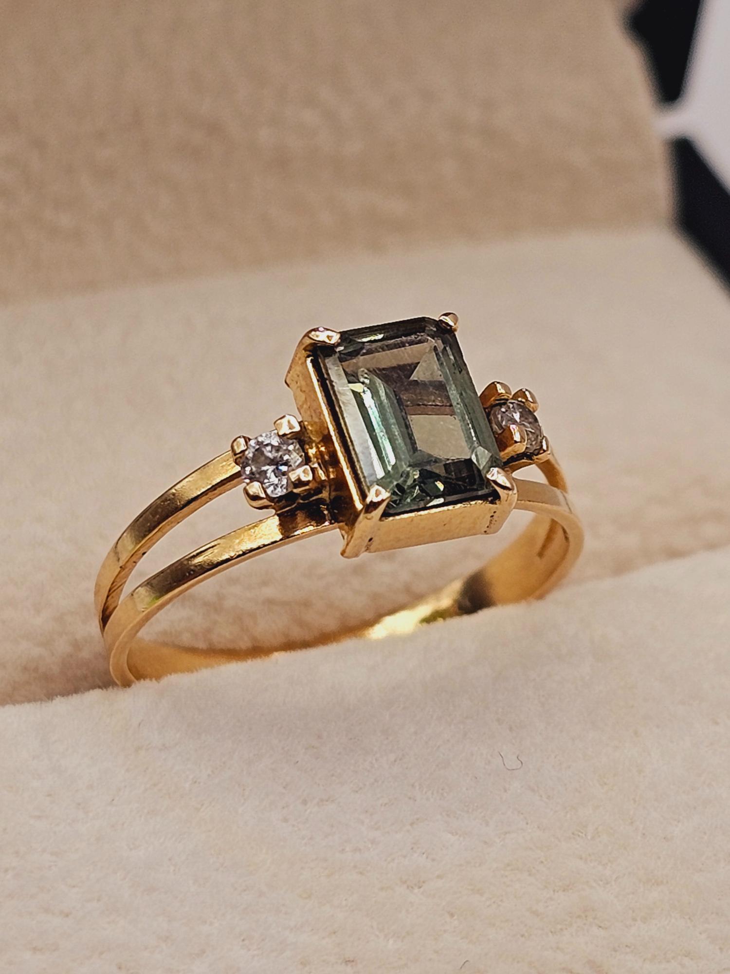 Anillo topacio verde y circones 2.6 grs Oro 18k 6