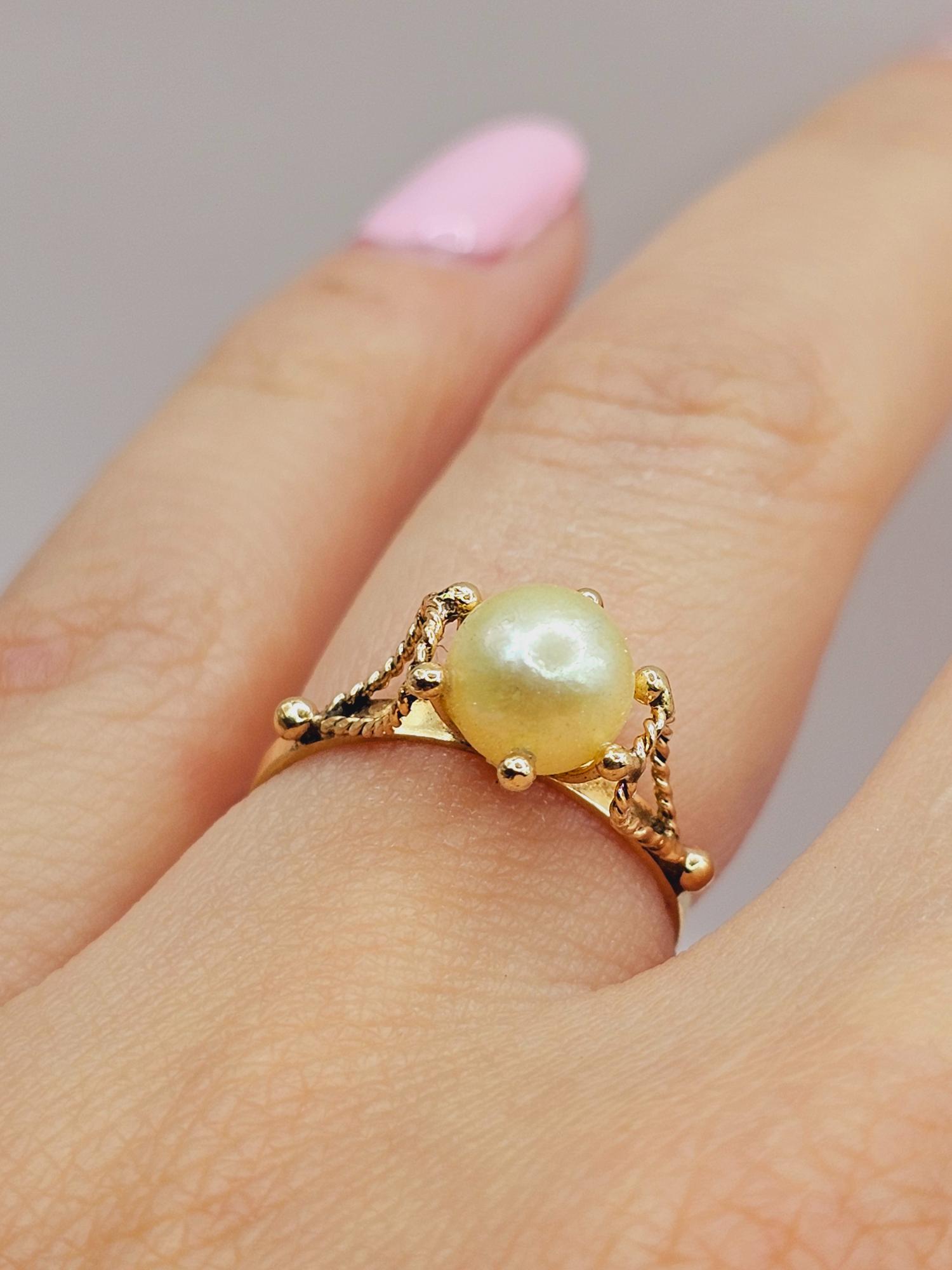 Anillo perla cultivada pistilo 1.8 grs Oro 18k 1