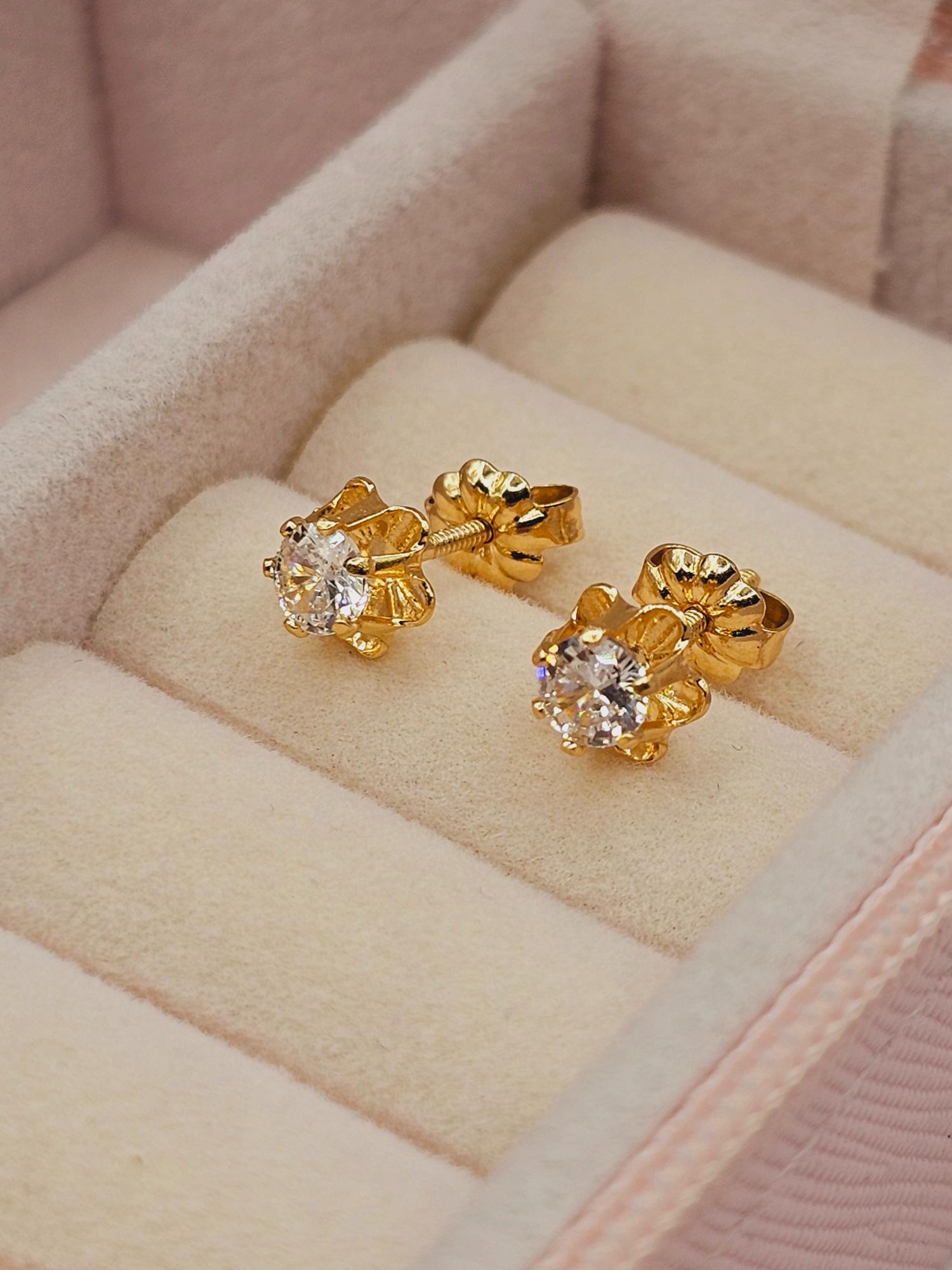 Aros chaton italiano circón 7 mm 1.3 grs Oro 18k  2