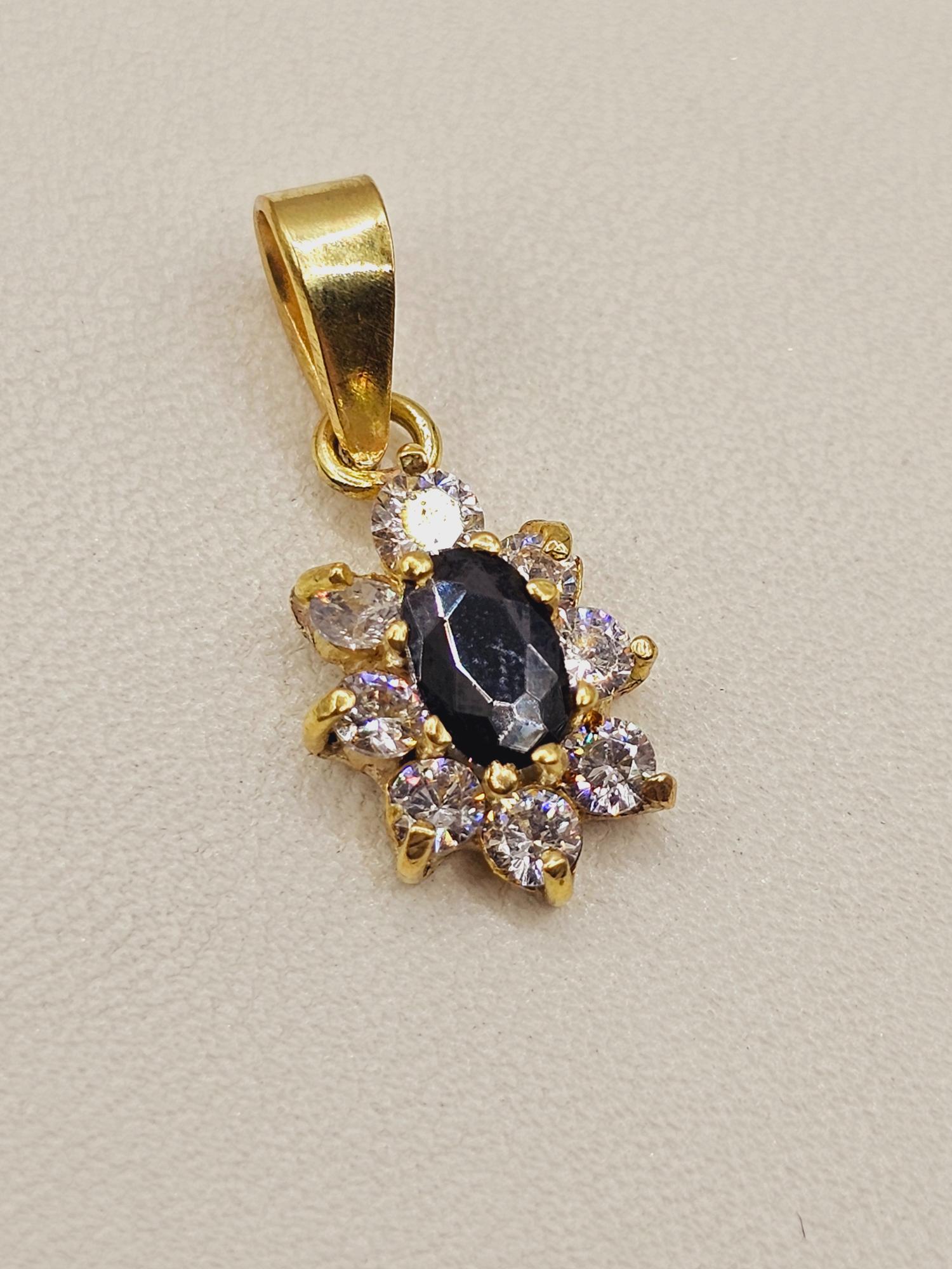 Colgante lady onix y circones 2.1 cm 1.5 grs Oro 18k 4