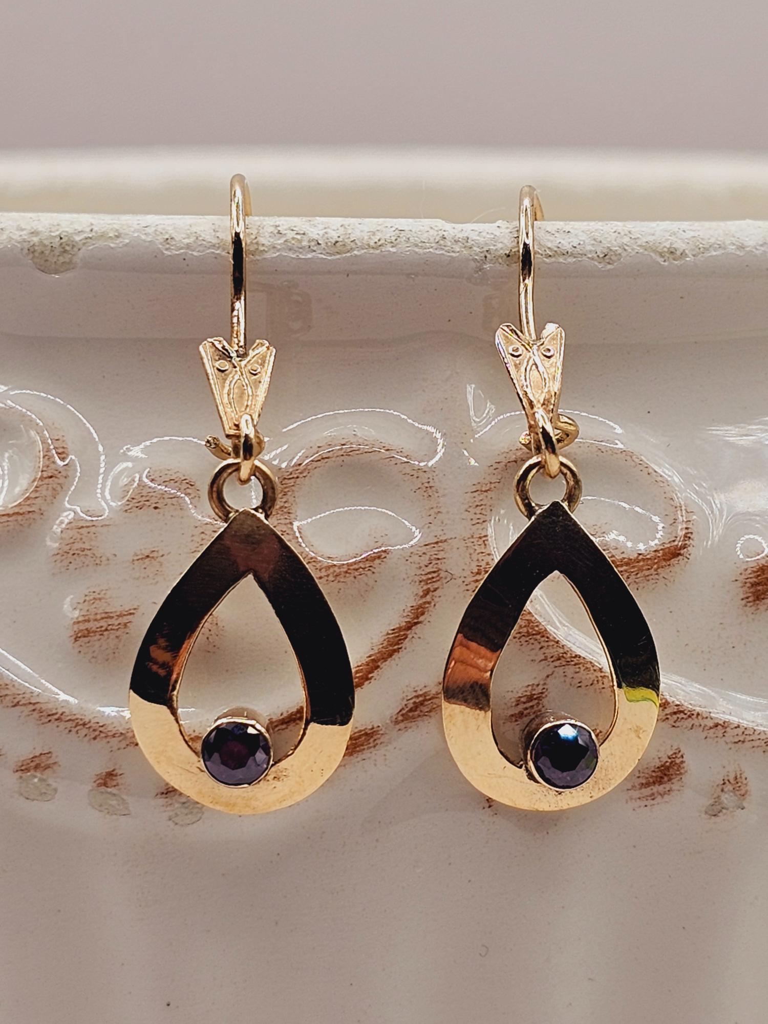 Aros gota colgante Amatista con gancho 3.3 cm 1.9 grs Oro 18k 1