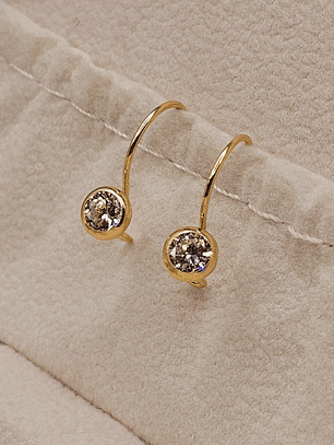 Aros punto de luz circón con gancho 1.6 cm 1.1 grs Oro 18k