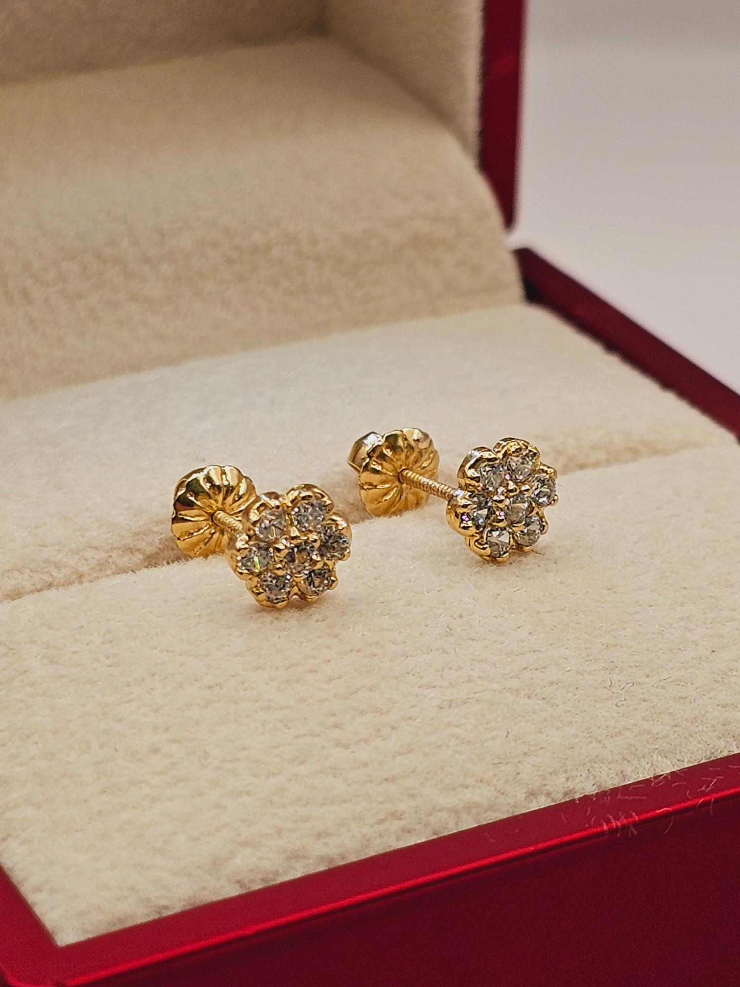 Aros roseta circón 6 mm 1.2 grs Oro 18k 2