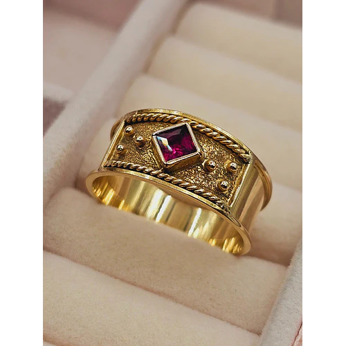 Anillo roma rombo rubí 3.8 grs Oro 18k