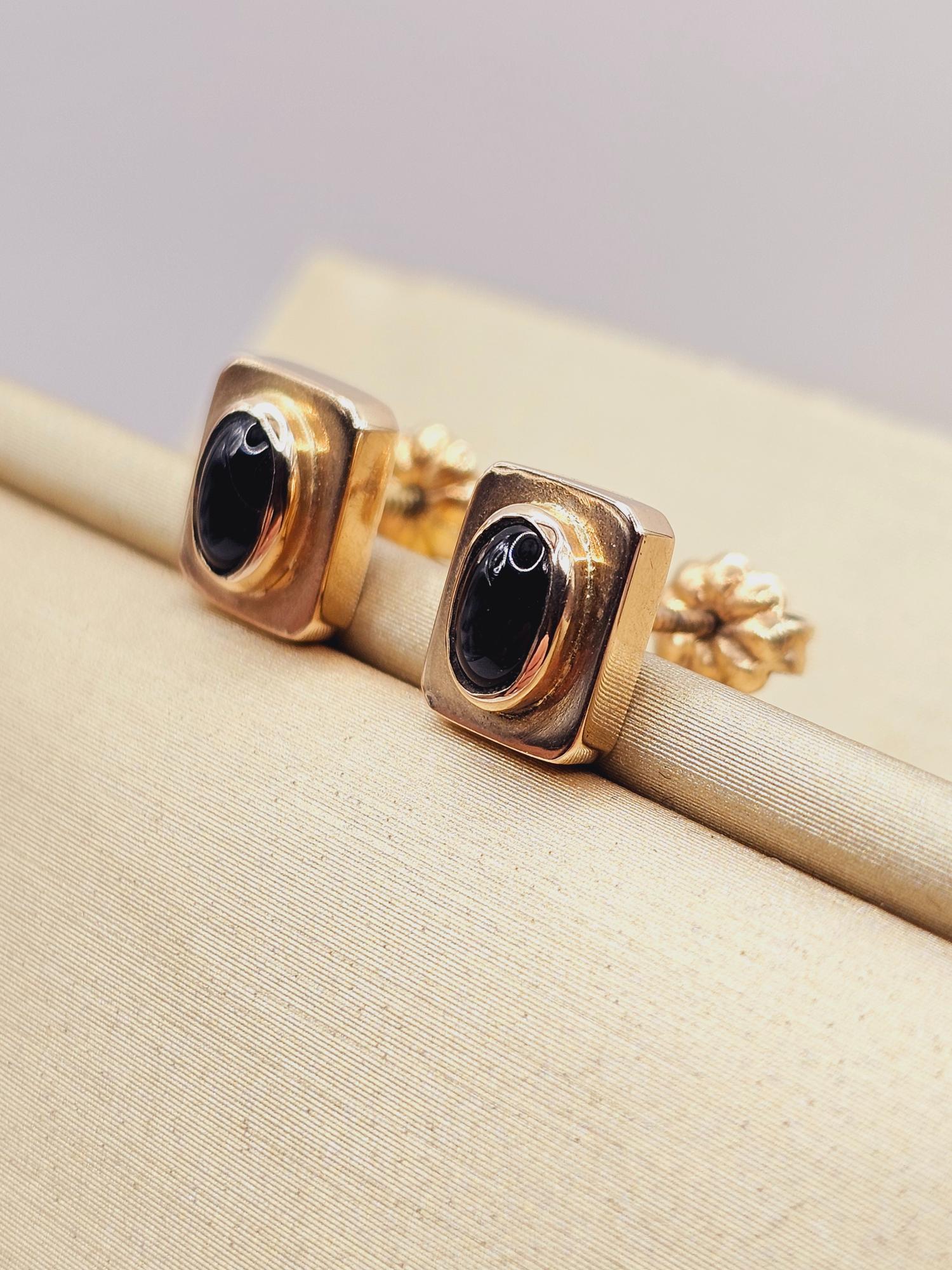 Aros cuadrados cabuchón onix 9 mm 2.7 grs Oro 18k  2