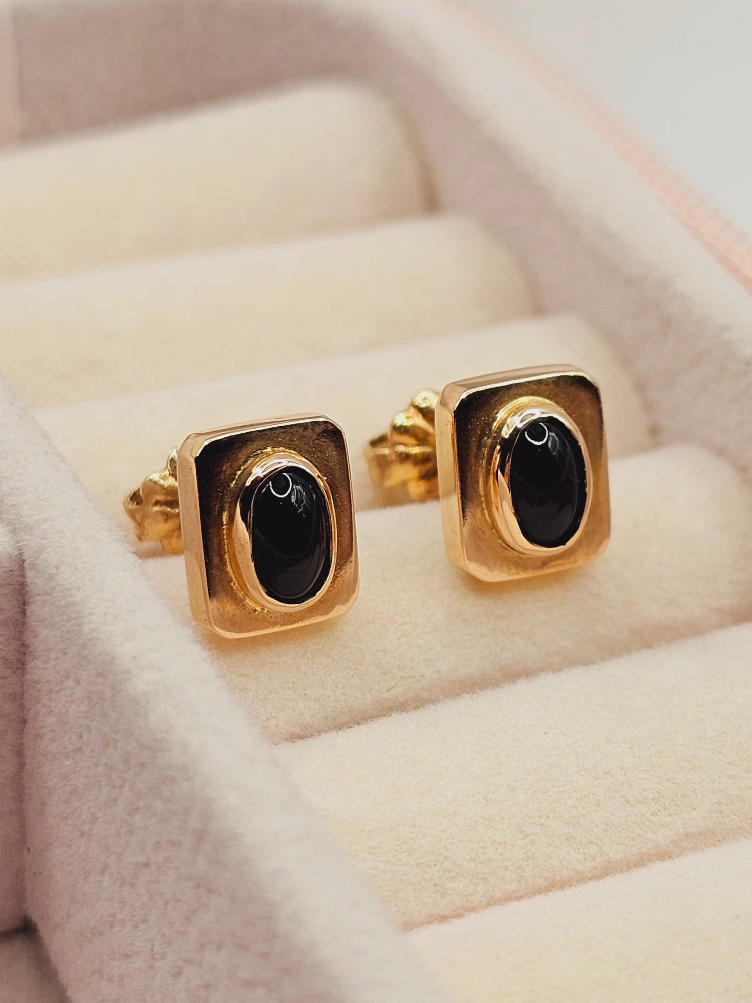 Aros cuadrados cabuchón onix 9 mm 2.7 grs Oro 18k  1